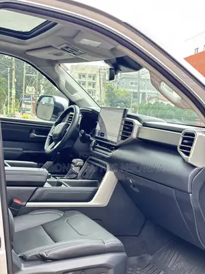 Toyota Tundra Limited CrewMax 5.5' Bed 2024 Silver