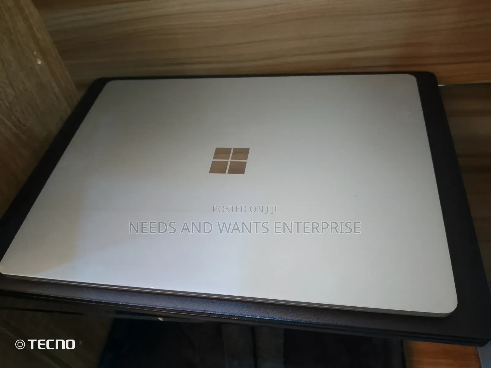 New Laptop Microsoft Surface Go 16GB Intel Core i5 SSD 256GB