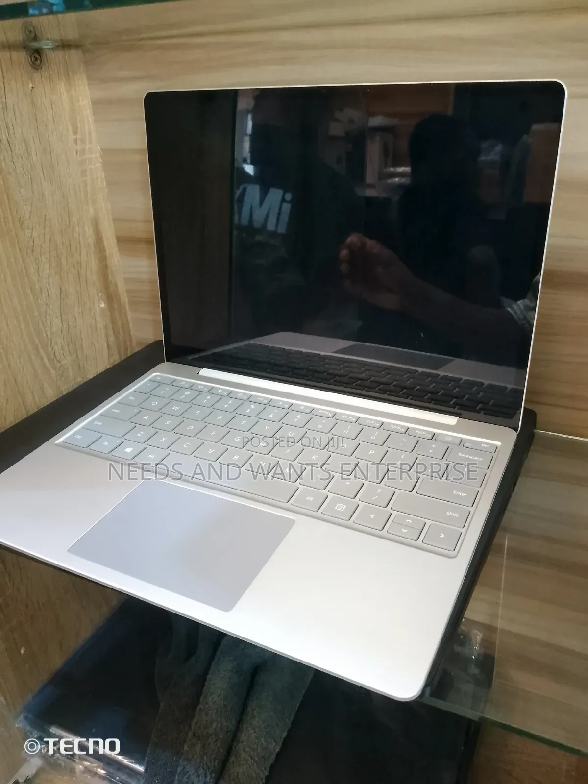 New Laptop Microsoft Surface Go 16GB Intel Core i5 SSD 256GB
