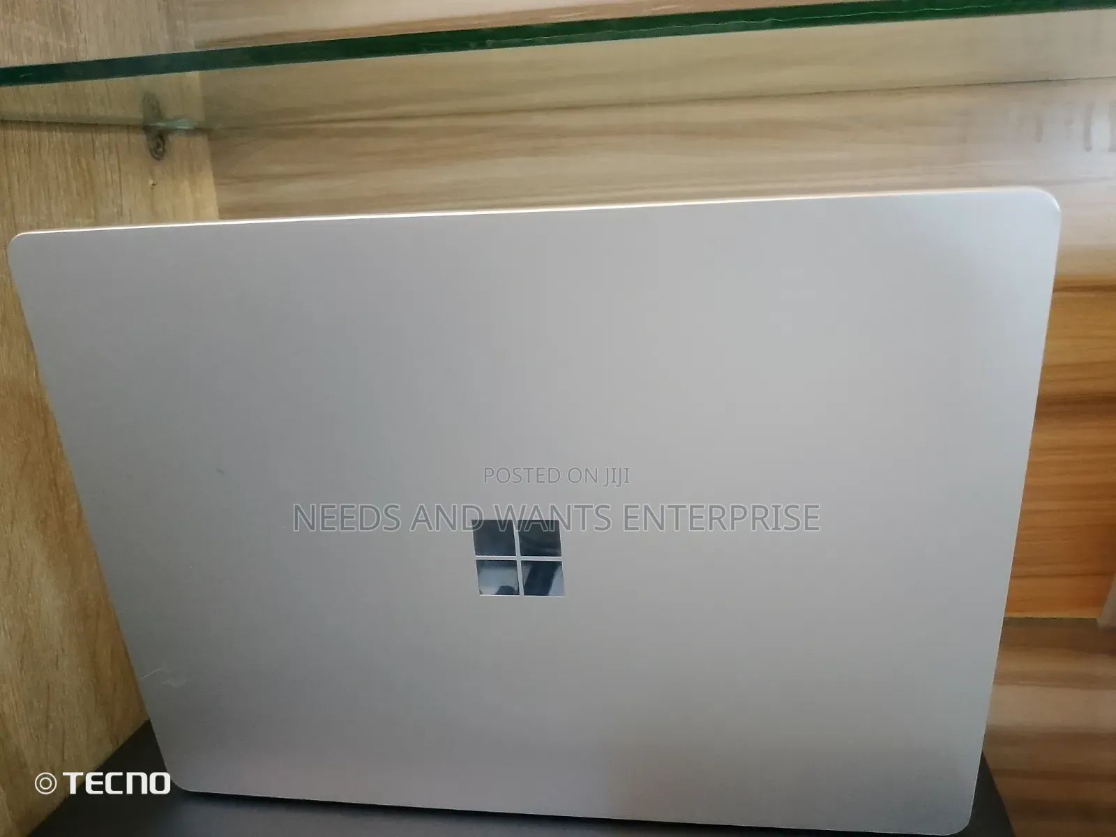 New Laptop Microsoft Surface Go 16GB Intel Core i5 SSD 256GB