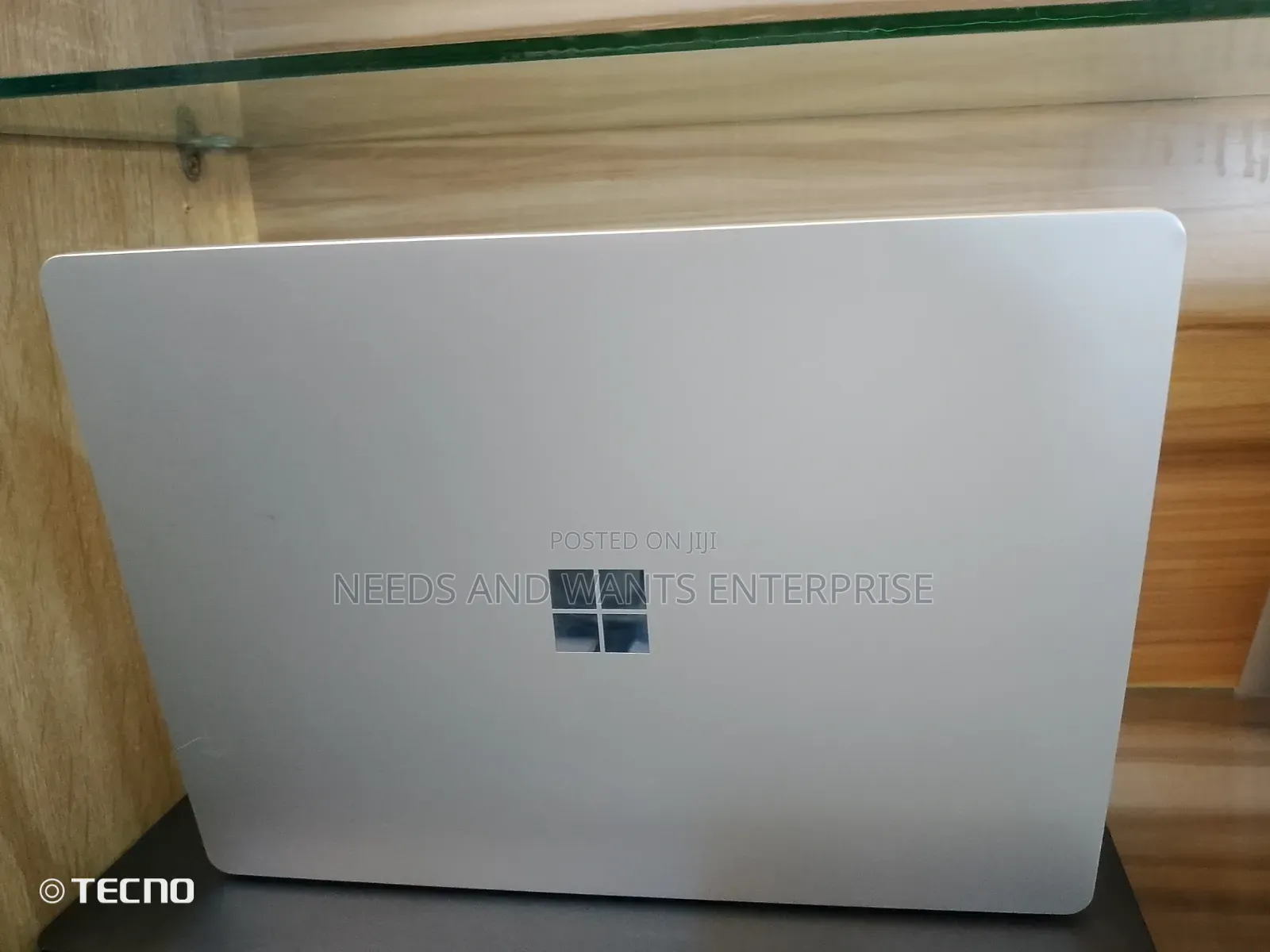 New Laptop Microsoft Surface Go 16GB Intel Core i5 SSD 256GB