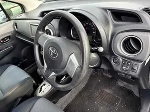Toyota Vitz 1.0 FWD 5dr 2012 Black