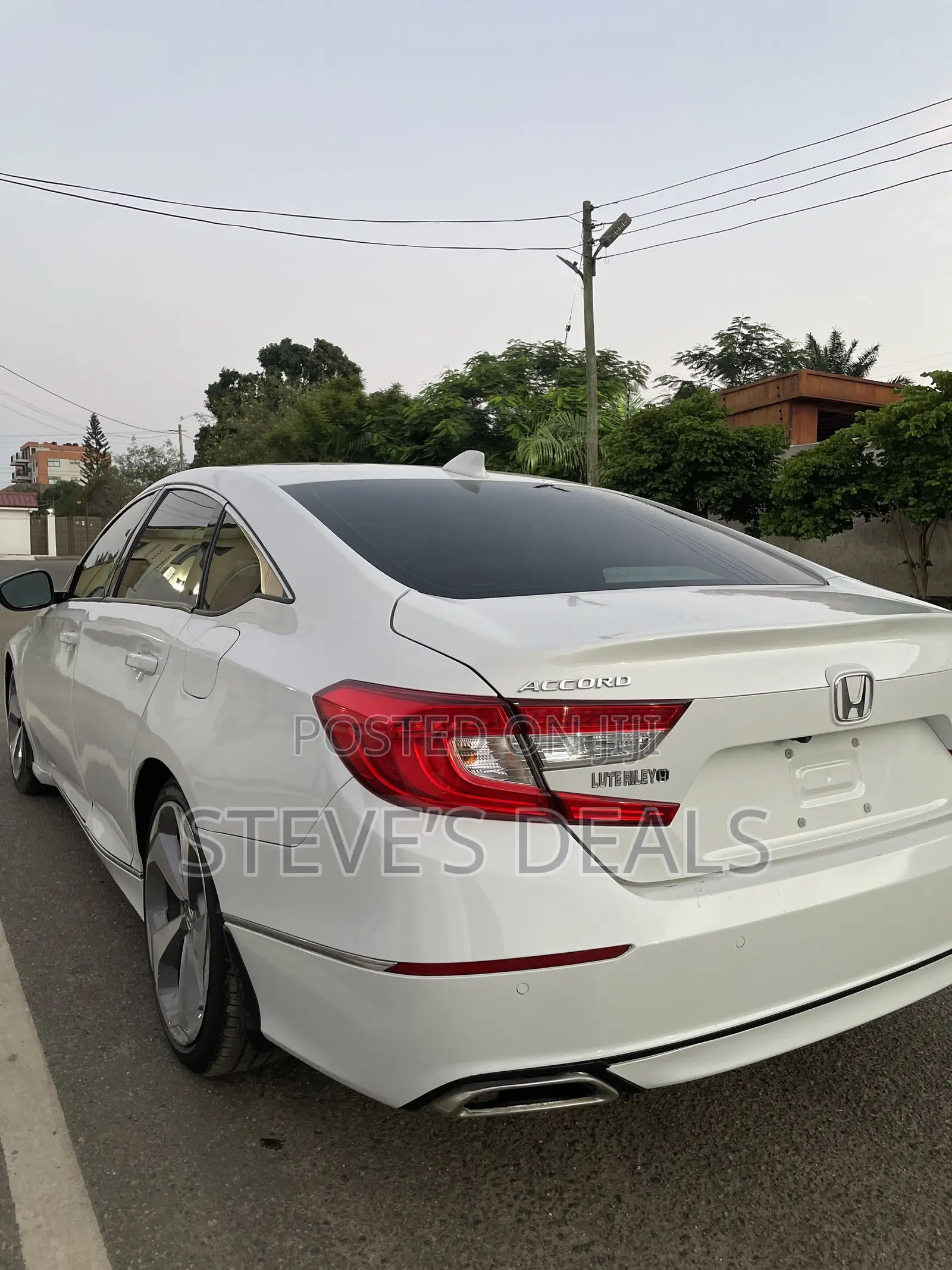 Honda Accord Touring 2.0T 2018 White