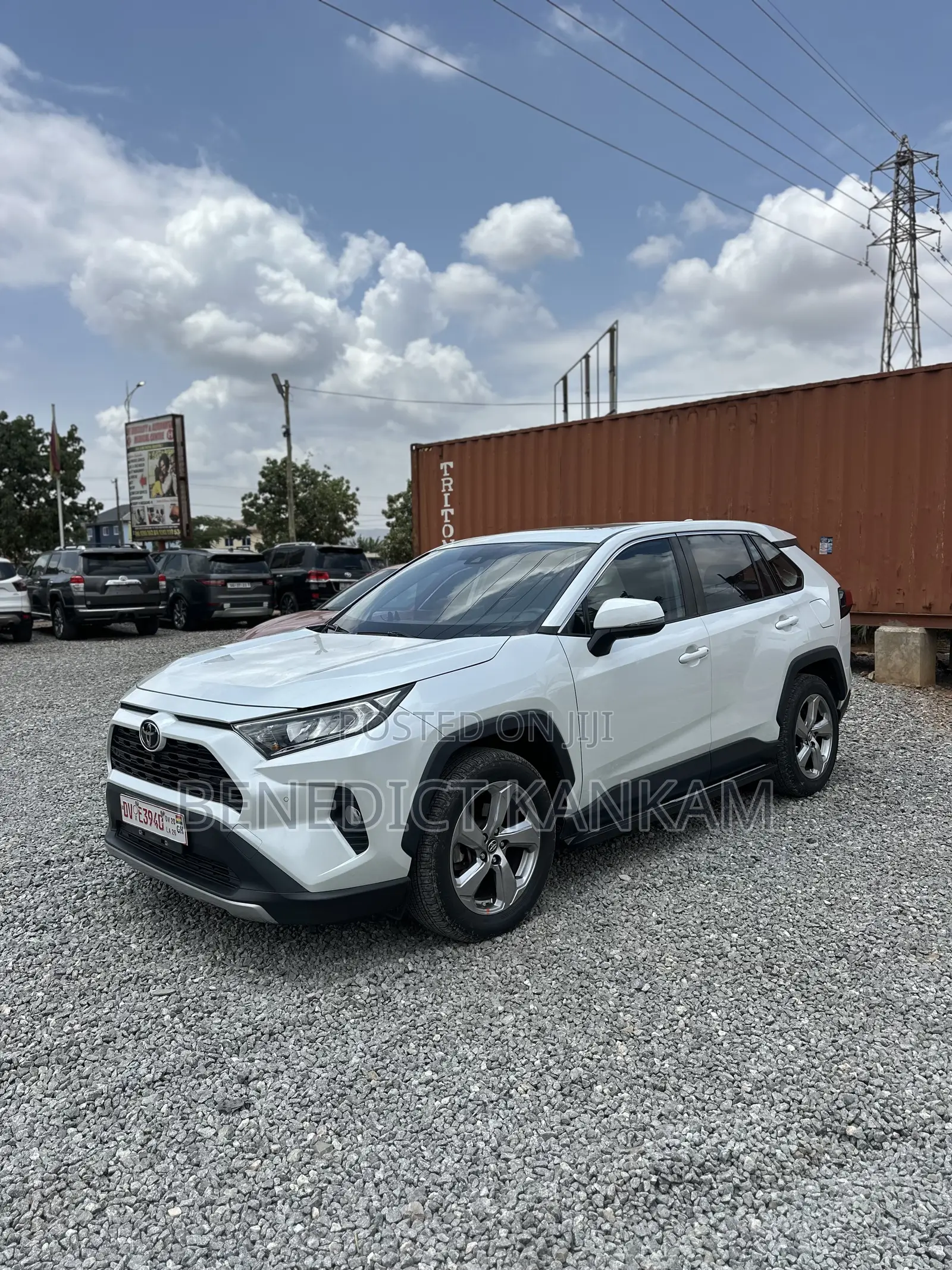 Toyota RAV4 XLE FWD 2023 White