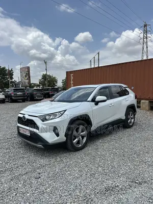 Toyota RAV4 XLE FWD 2023 White