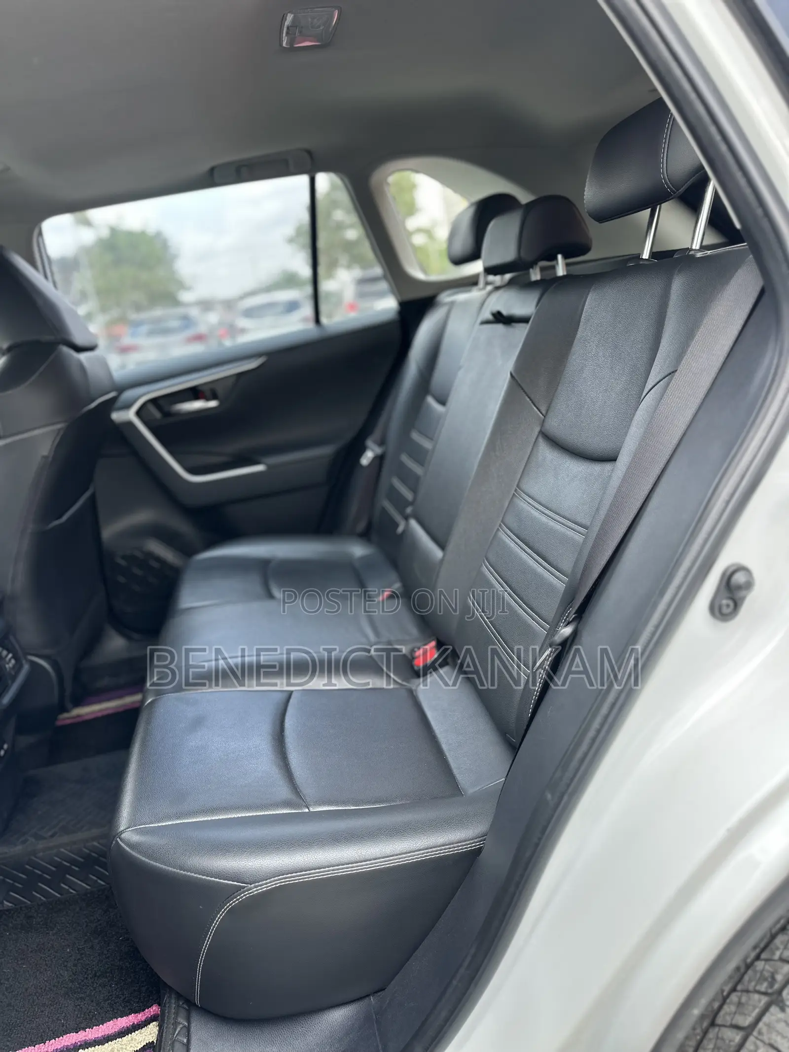 Toyota RAV4 XLE FWD 2023 White