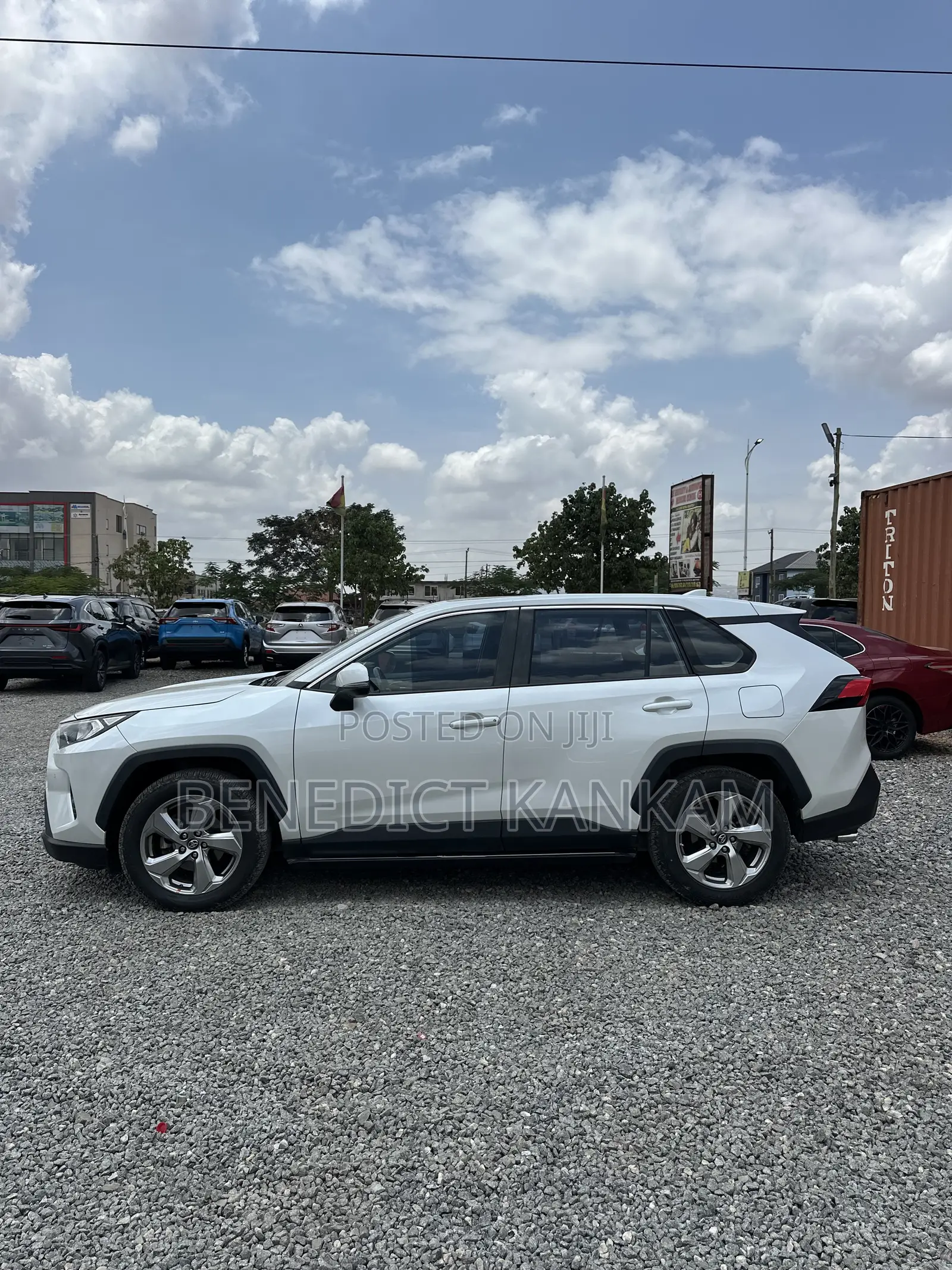Toyota RAV4 XLE FWD 2023 White