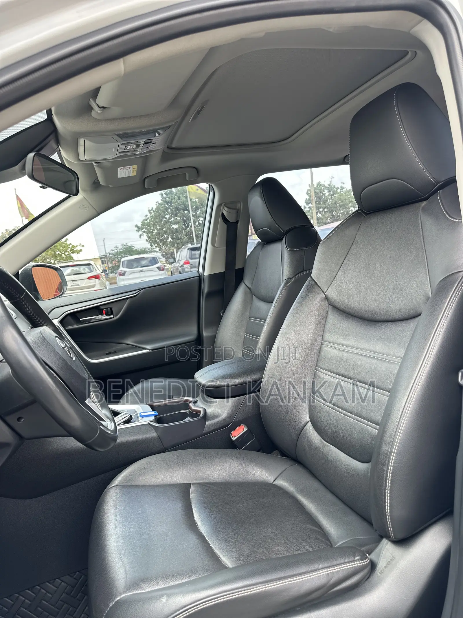 Toyota RAV4 XLE FWD 2023 White