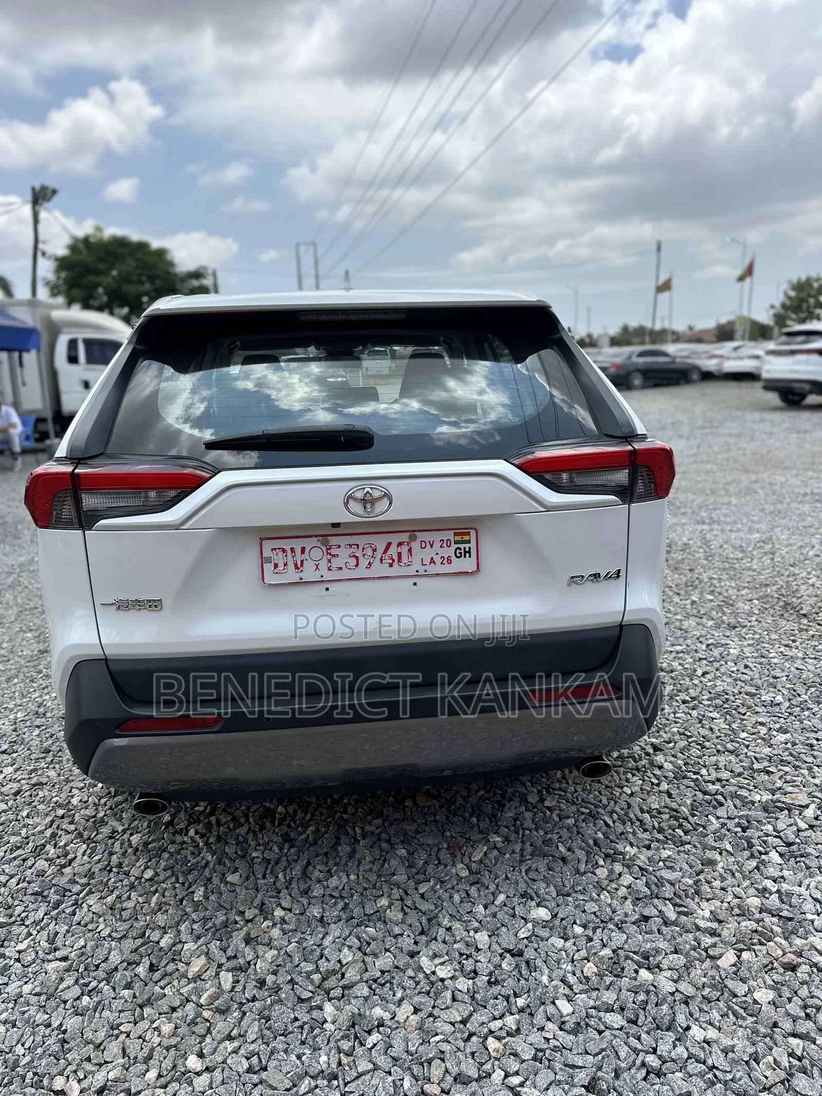 Toyota RAV4 XLE FWD 2023 White