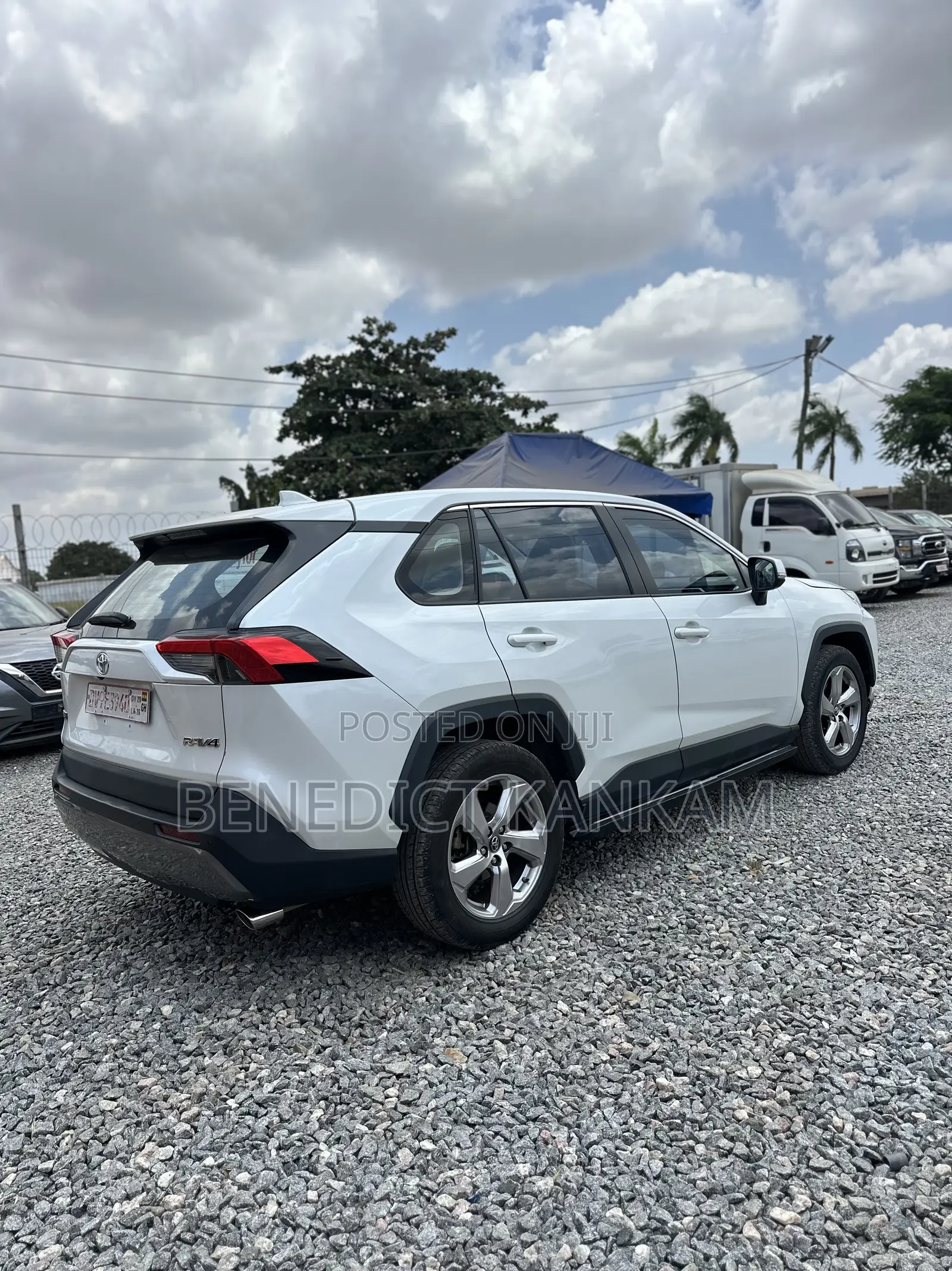 Toyota RAV4 XLE FWD 2023 White