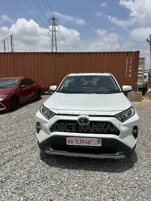 Toyota RAV4 XLE FWD 2023 White