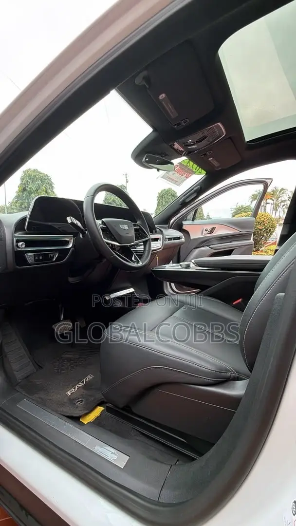 Cadillac Lyriq 2024 White