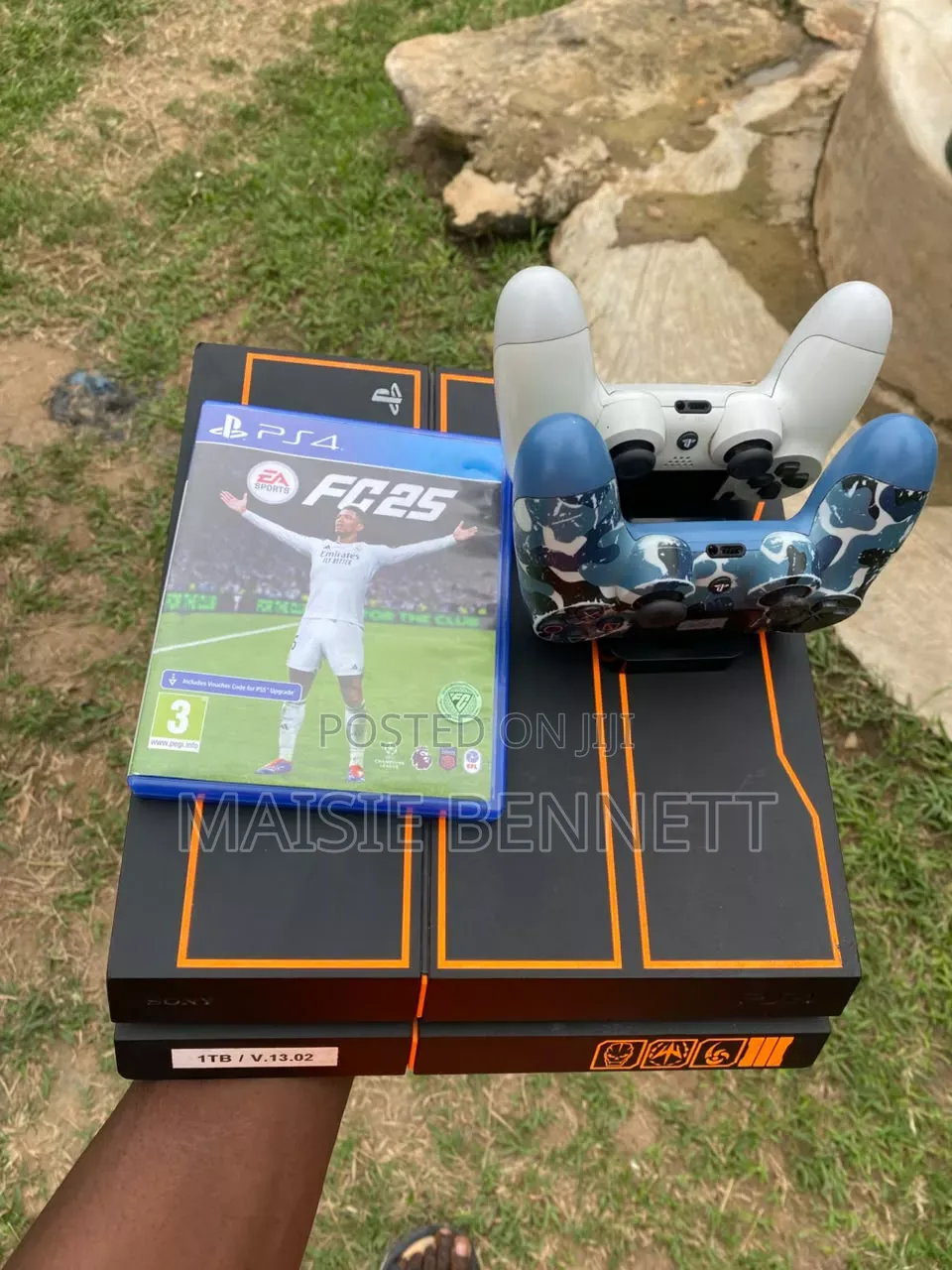 PS4 Slim 1TB + 2 Controllers + Disc + 2 games.Neat