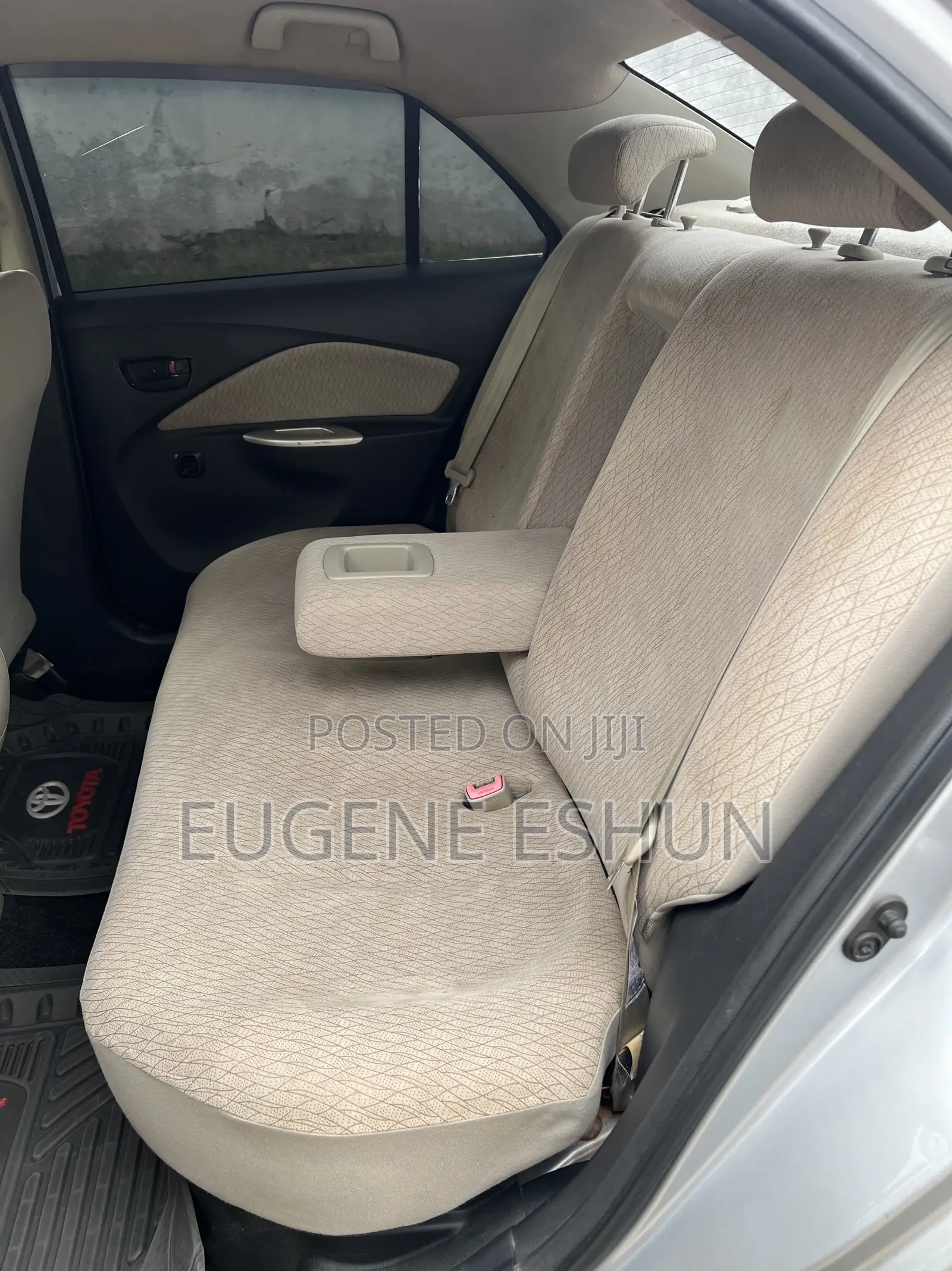 Toyota Belta 2012 Silver