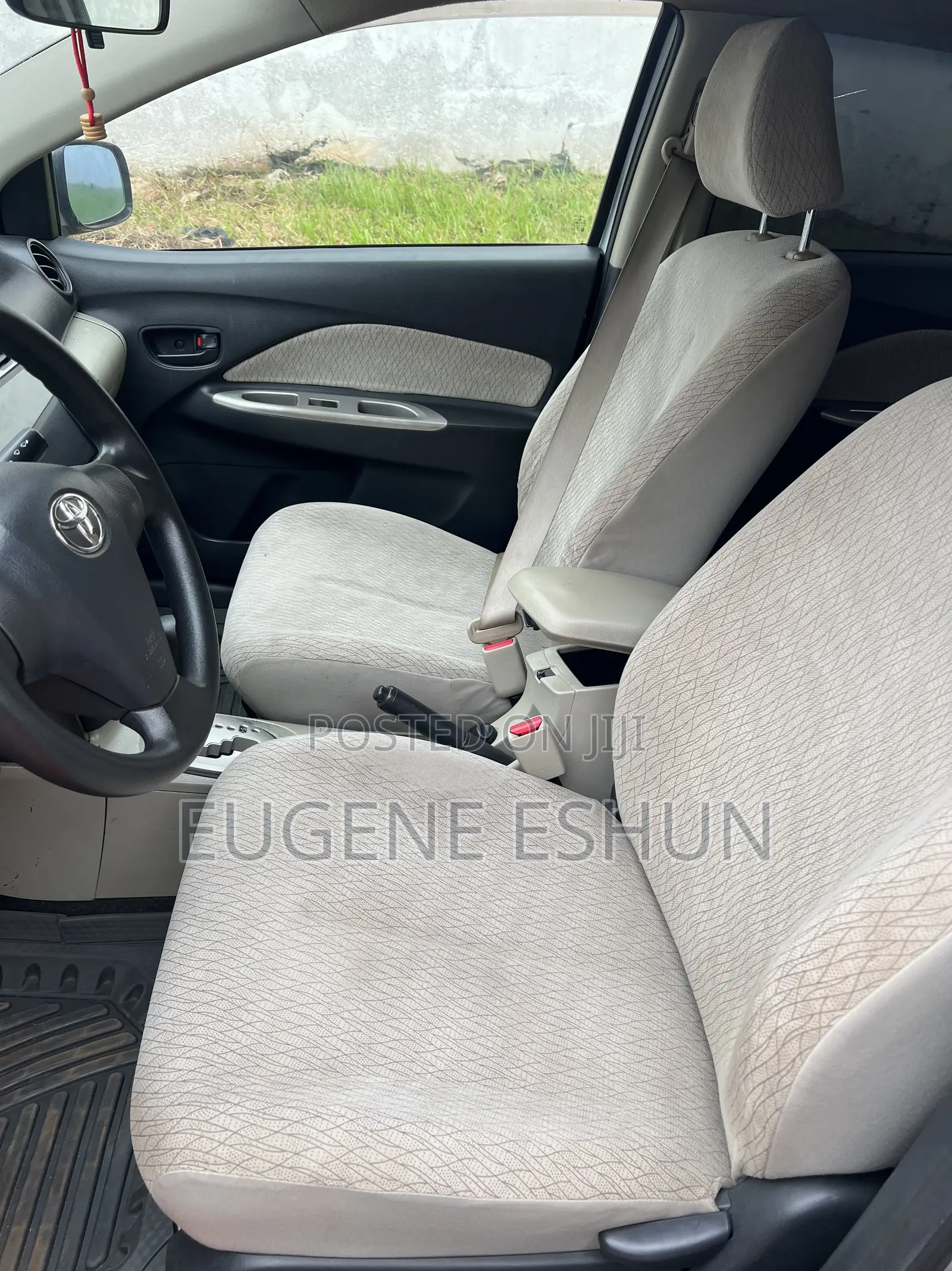 Toyota Belta 2012 Silver