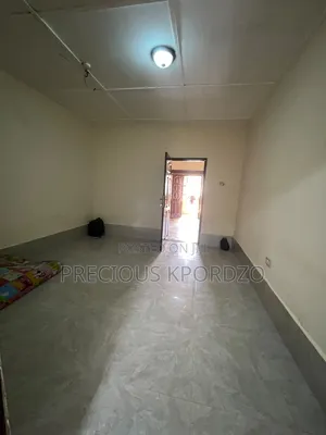 1bdrm Room & Parlour in Adenta Commandos for rent