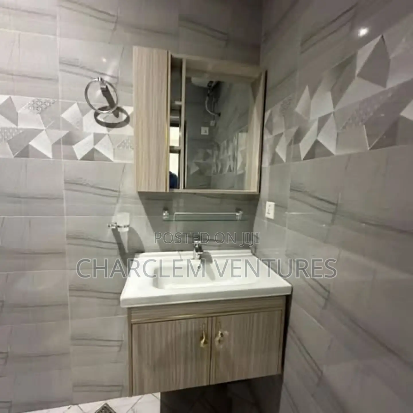 5bdrm House in Charclem Ventures, Adenta for sale