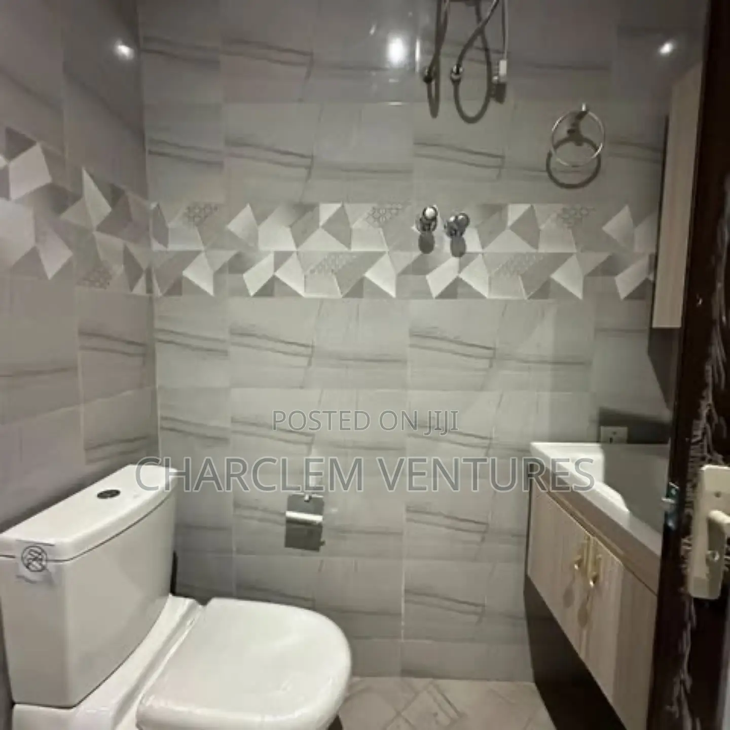 5bdrm House in Charclem Ventures, Adenta for sale