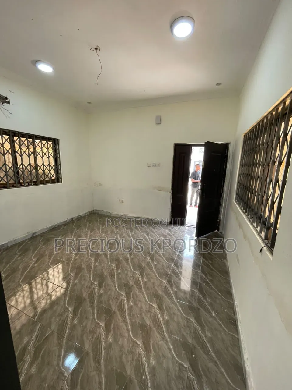 1bdrm Room & Parlour in Adenta Commandos Lst for rent