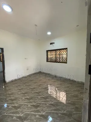 1bdrm Room & Parlour in Adenta Commandos Lst for rent