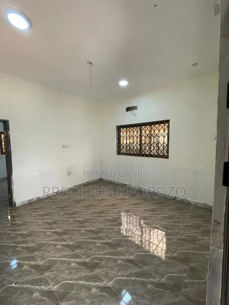 1bdrm Room & Parlour in Adenta Commandos Lst for rent