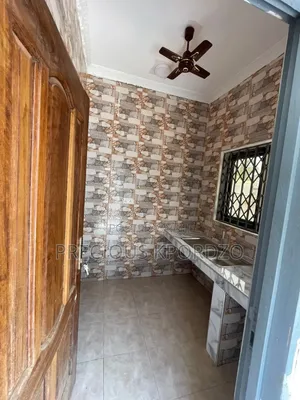 1bdrm Room & Parlour in Adenta Commandos Lst for rent