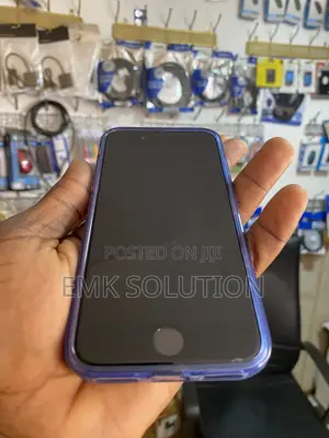 Apple iPhone SE (2020) 64 GB Black