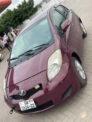 Toyota Vitz 1.3 AWD 5dr 2008 Burgundy