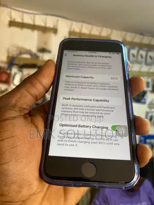 Apple iPhone SE (2020) 64 GB Black