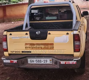 Nissan Hardbody 2019 Gold