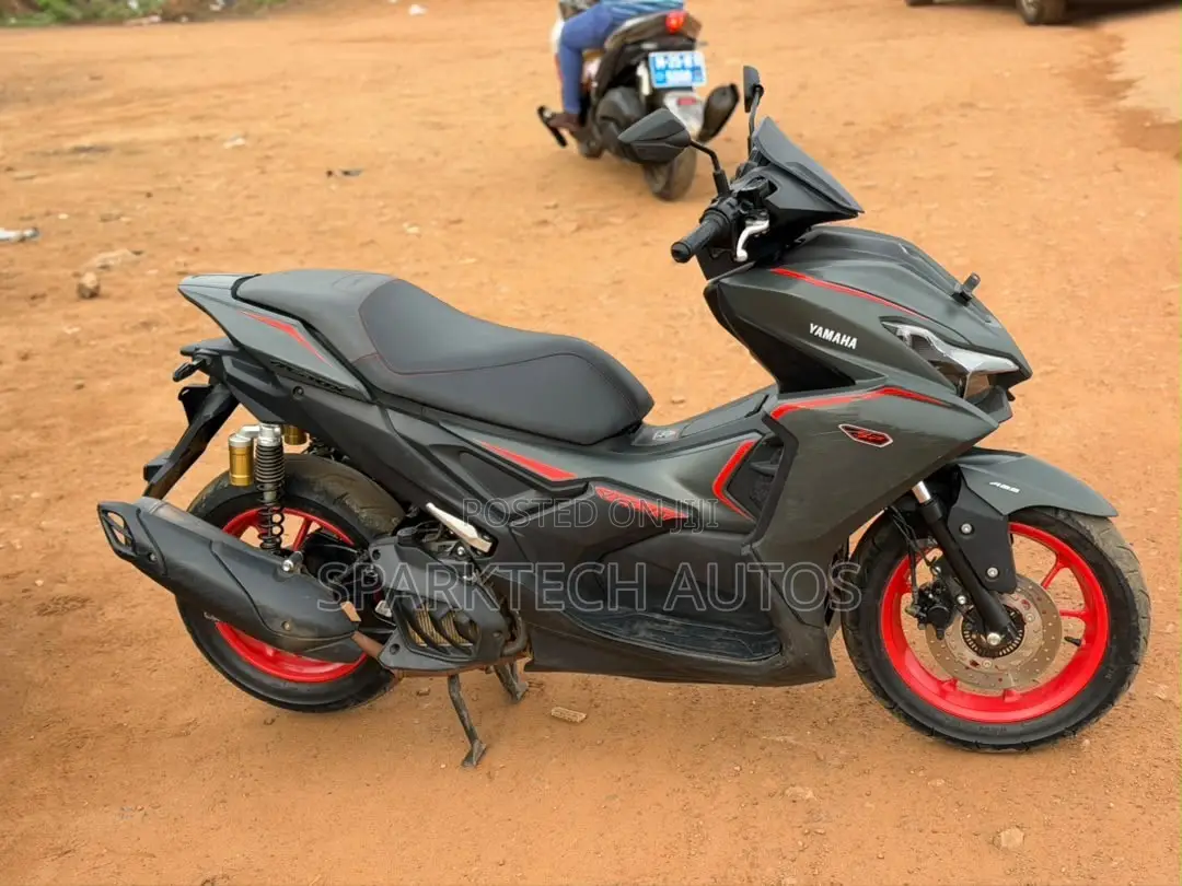 Yamaha Aerox 2025 Gray