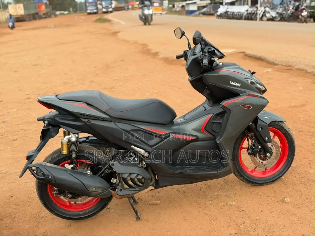 Yamaha Aerox 2025 Gray