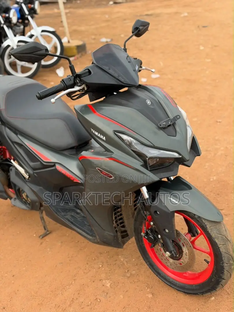 Yamaha Aerox 2025 Gray