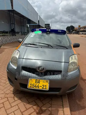 Toyota Vitz 1.0 FWD 5dr 2010 Gray