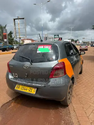 Toyota Vitz 1.0 FWD 5dr 2010 Gray