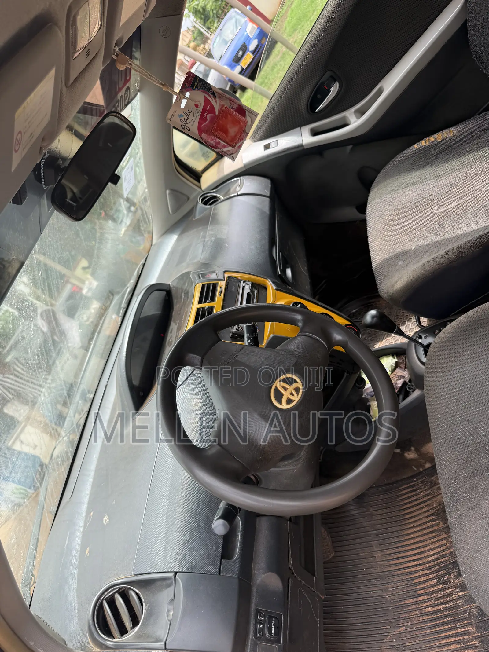 Toyota Vitz 1.0 FWD 5dr 2010 Gray