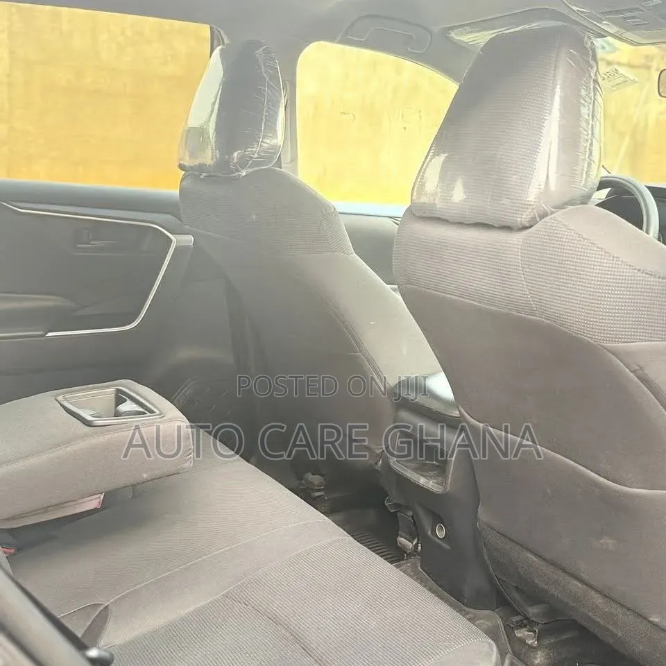Toyota RAV4 LE FWD 2020 Brown