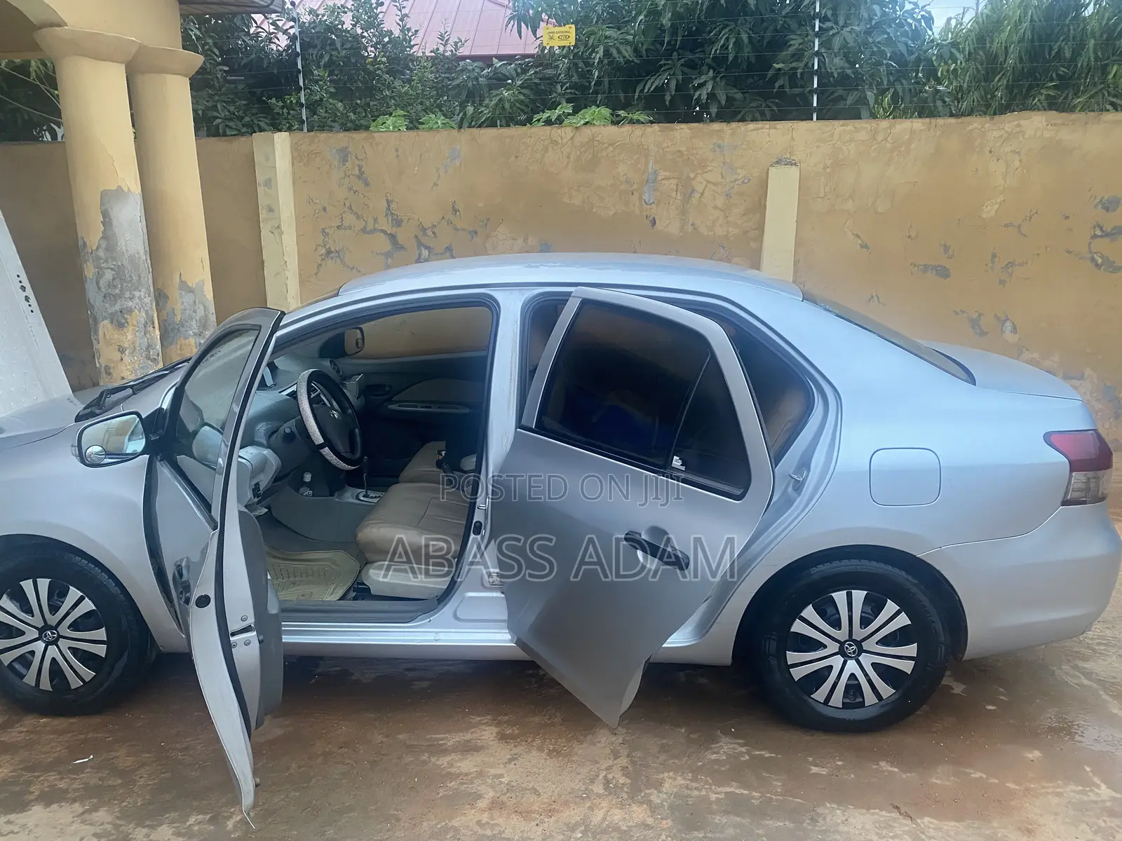 Toyota Belta 2010 Silver