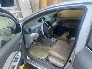 Toyota Belta 2010 Silver