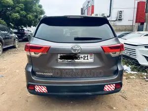Toyota Highlander LE 2019 Gray