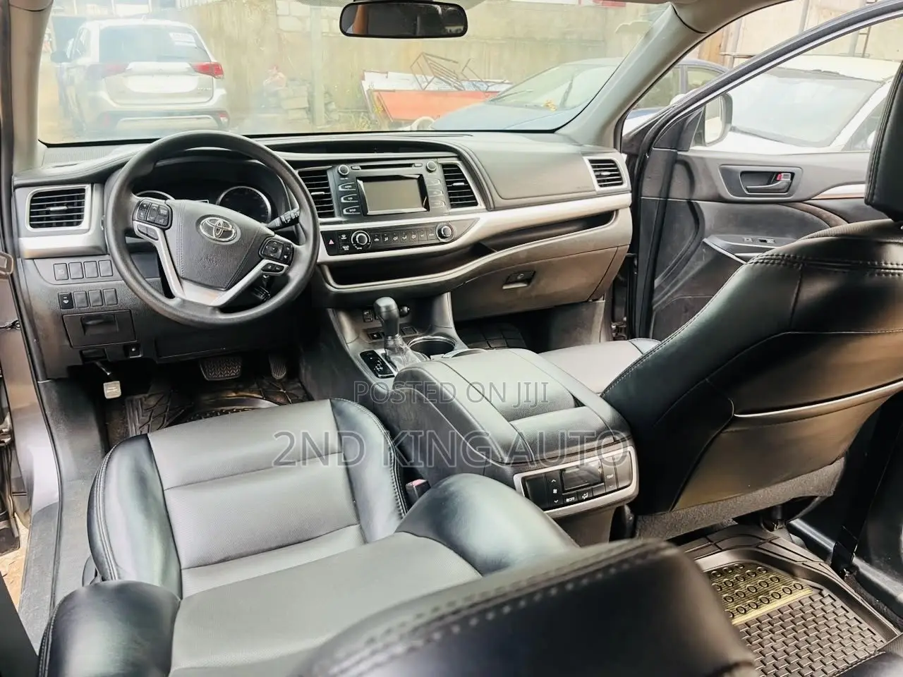 Toyota Highlander LE 2019 Gray