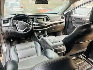 Toyota Highlander LE 2019 Gray