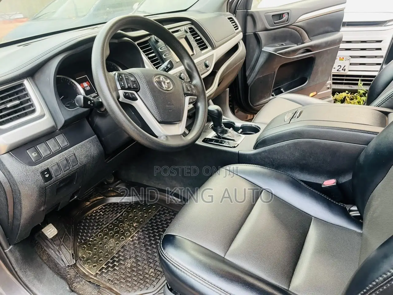 Toyota Highlander LE 2019 Gray