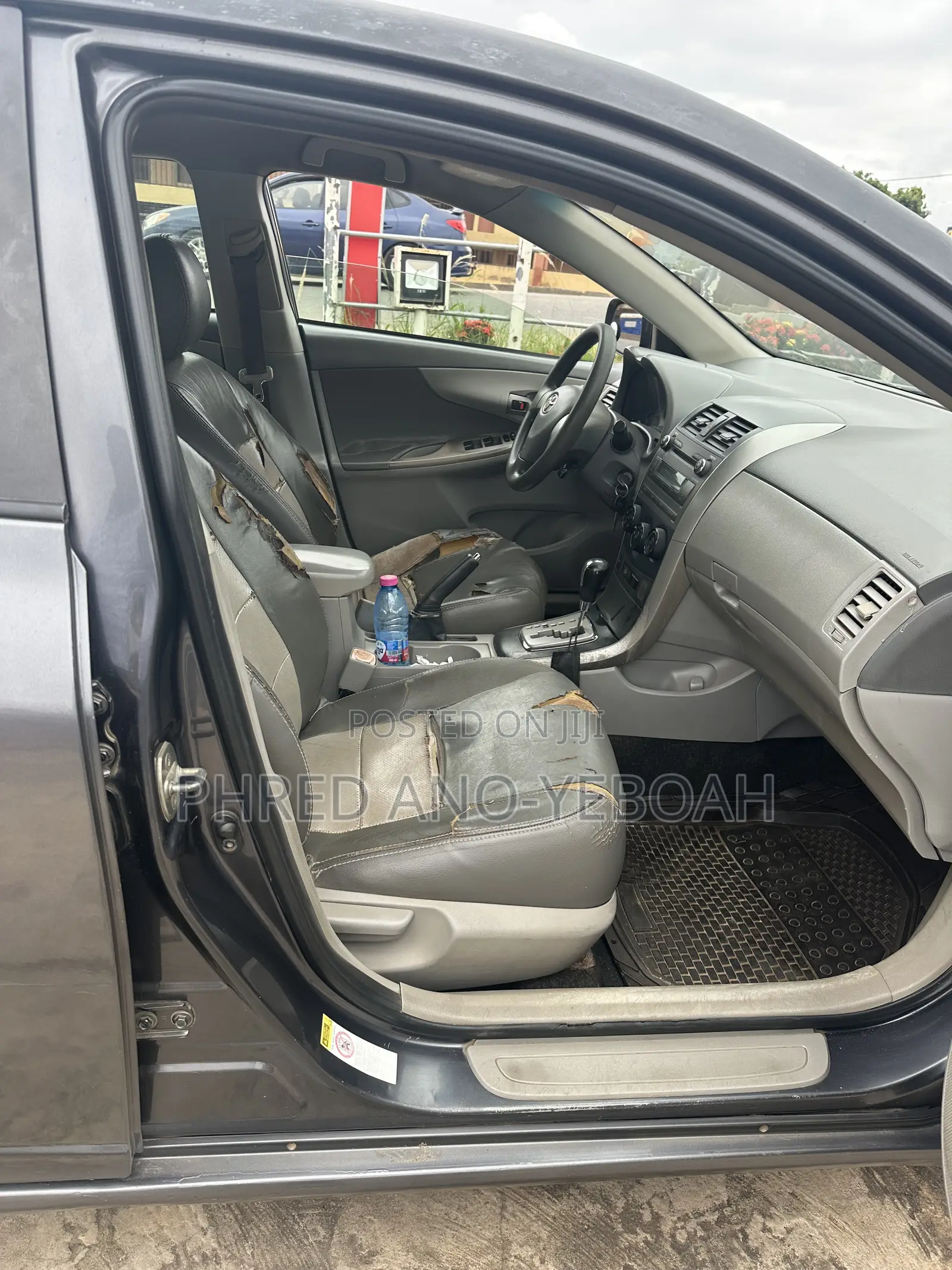 Toyota Corolla LE 4dr Sedan (1.8L 4cyl 4A) 2010 Gray