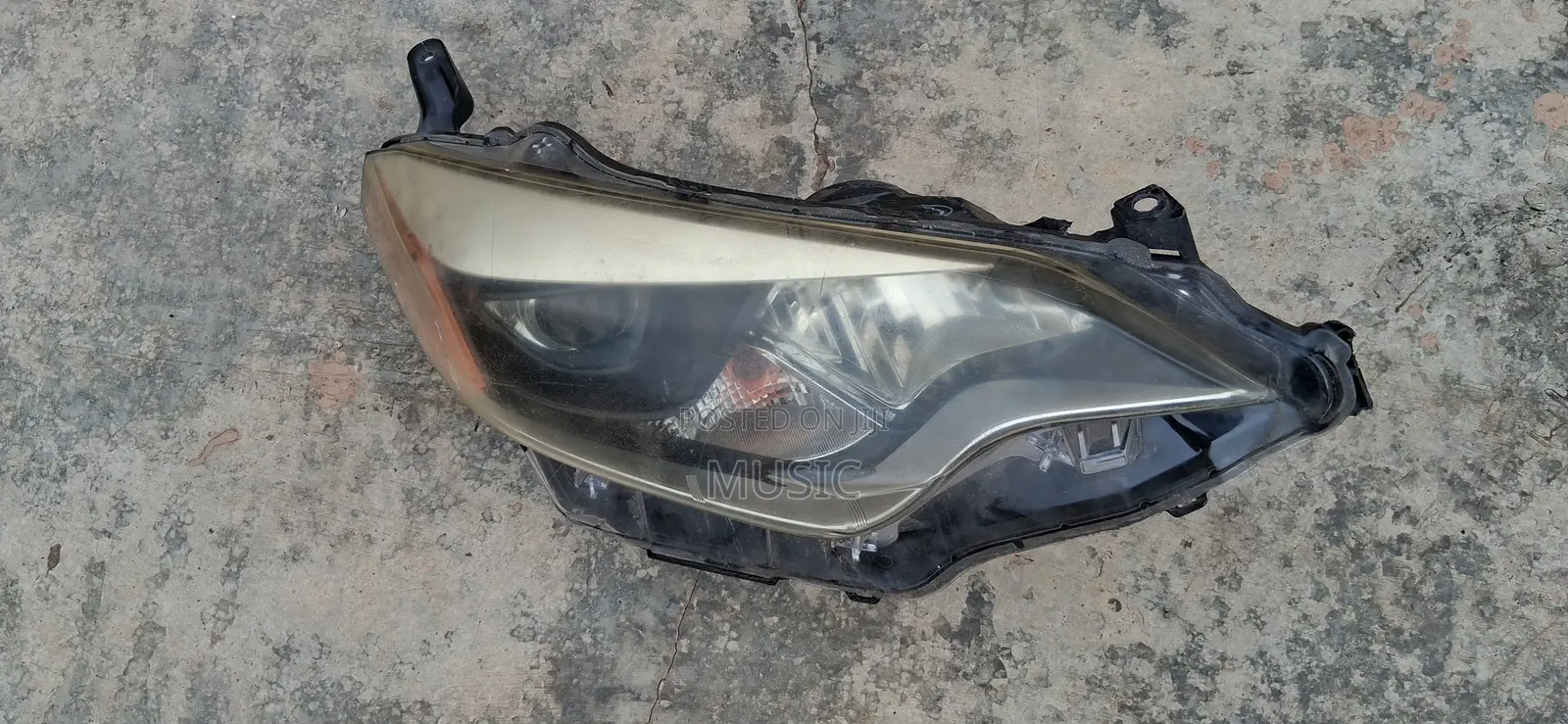 2016 Toyota Corolla Headlight