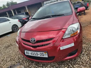 Toyota Yaris Base Sedan 4dr 2010 Red
