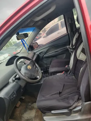Toyota Yaris Base Sedan 4dr 2010 Red