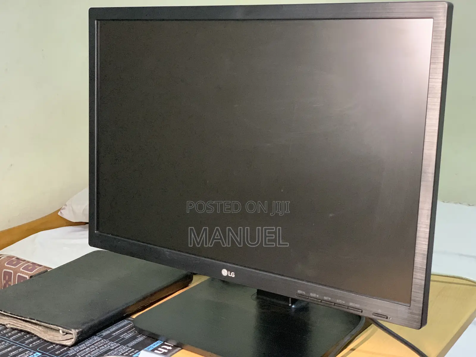 22" LG Office Monitor (+ Stands Power Cables) -Almost New Condition