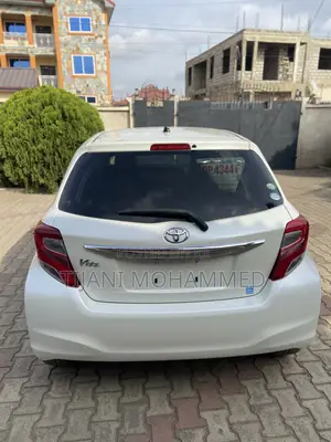Toyota Vitz 1.0 FWD 5dr 2015 White