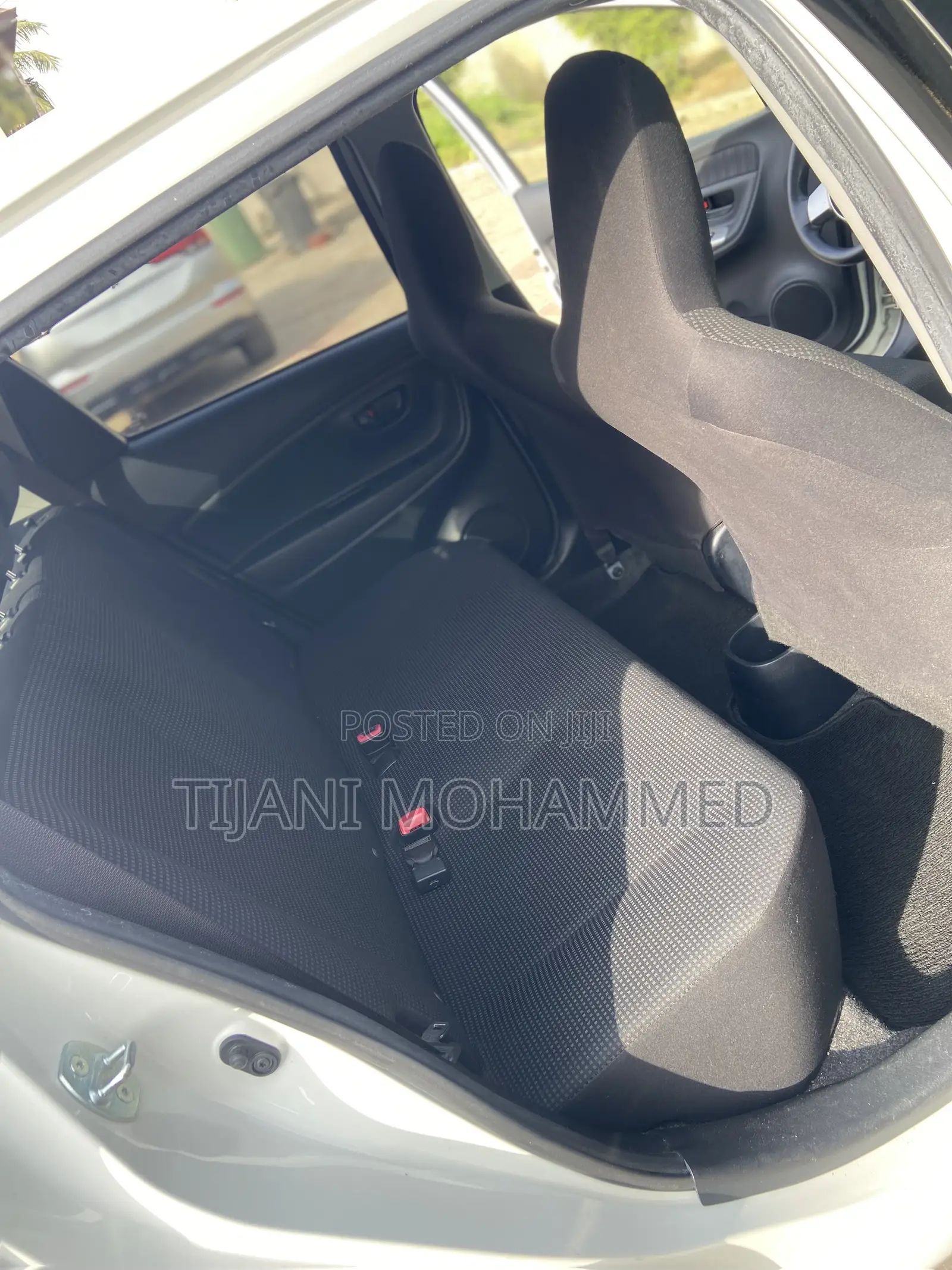 Toyota Vitz 1.0 FWD 5dr 2015 White